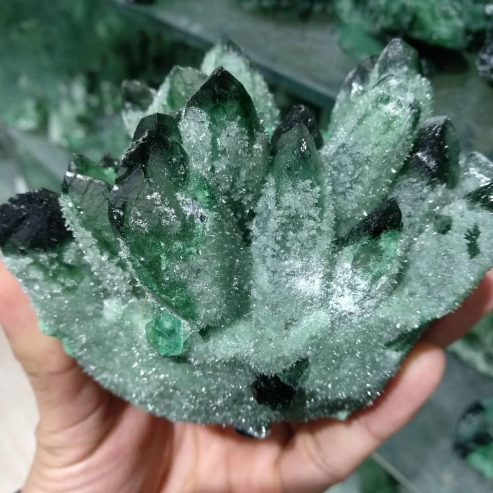 680g Green Phantom Quartz Crystal - Glova