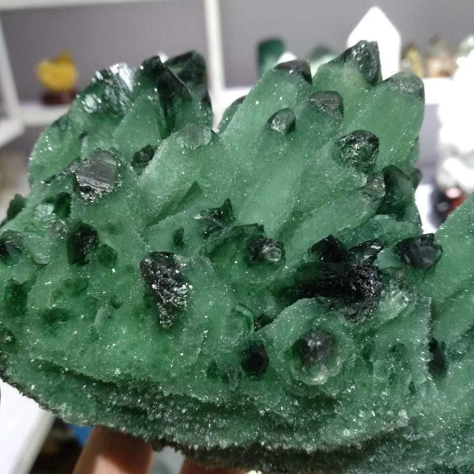 680g Green Phantom Quartz Crystal - Glova