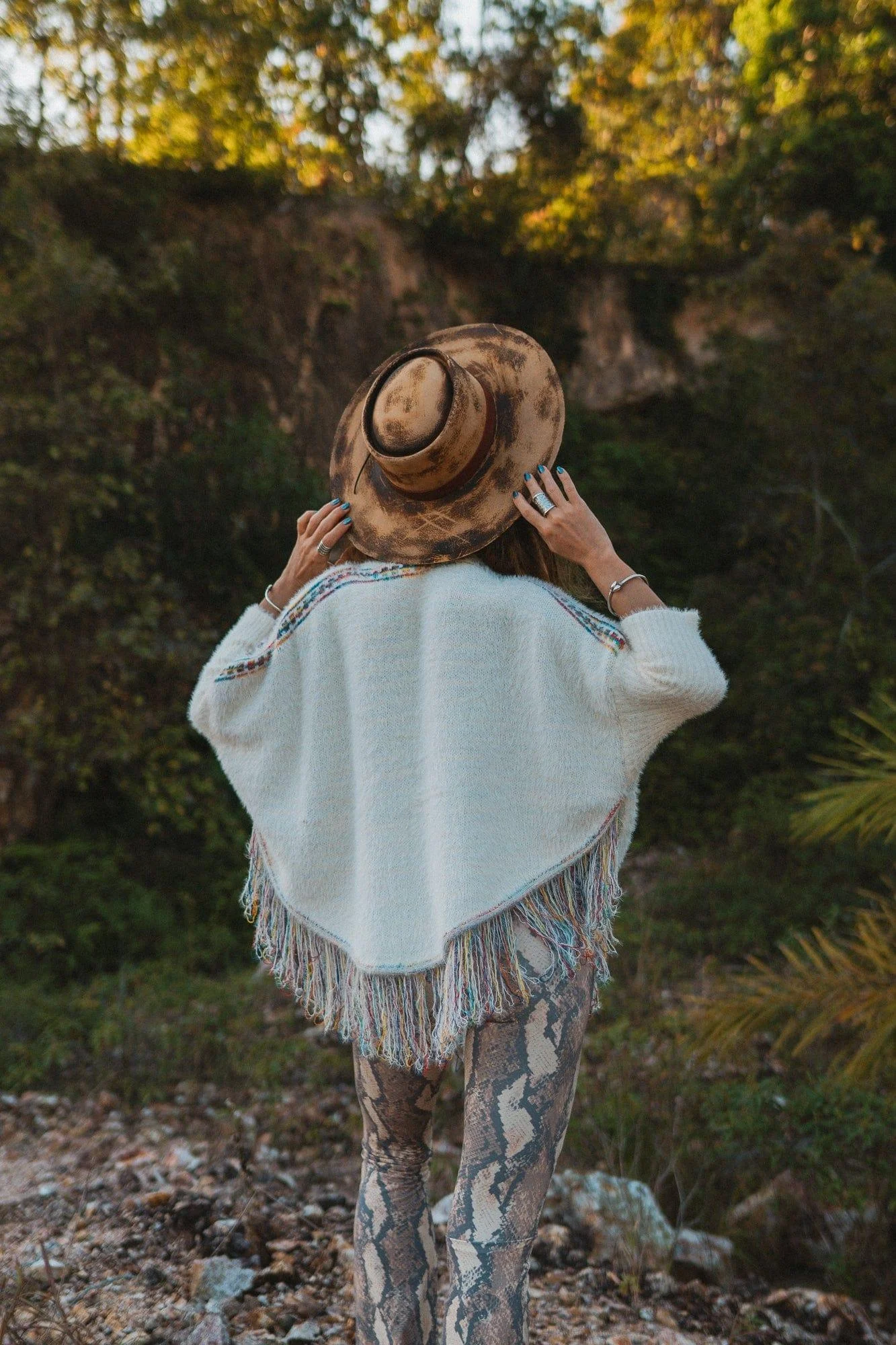 Avery Knitted Poncho - Glova