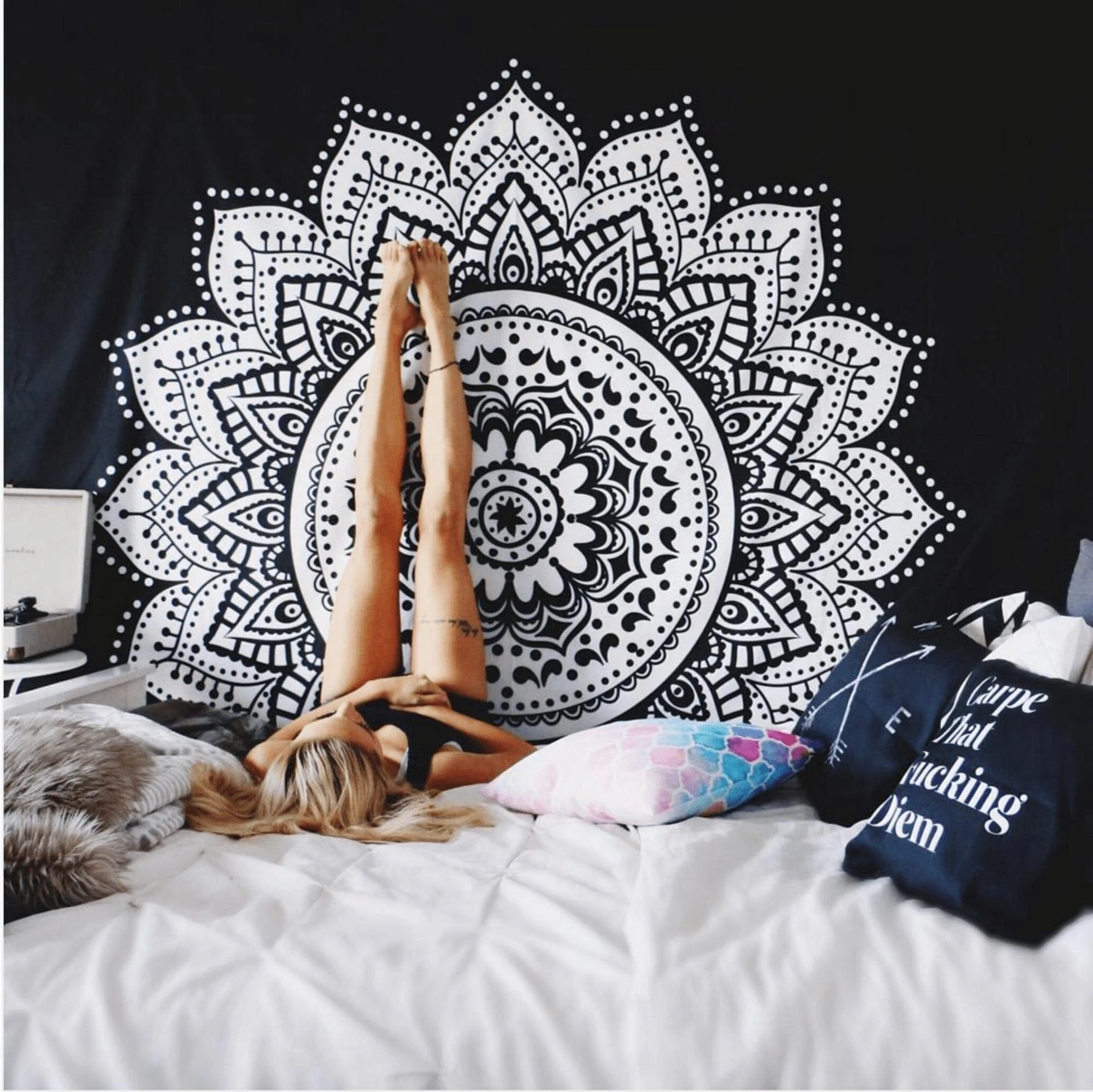 Black and White Mandala Tapestry - Glova