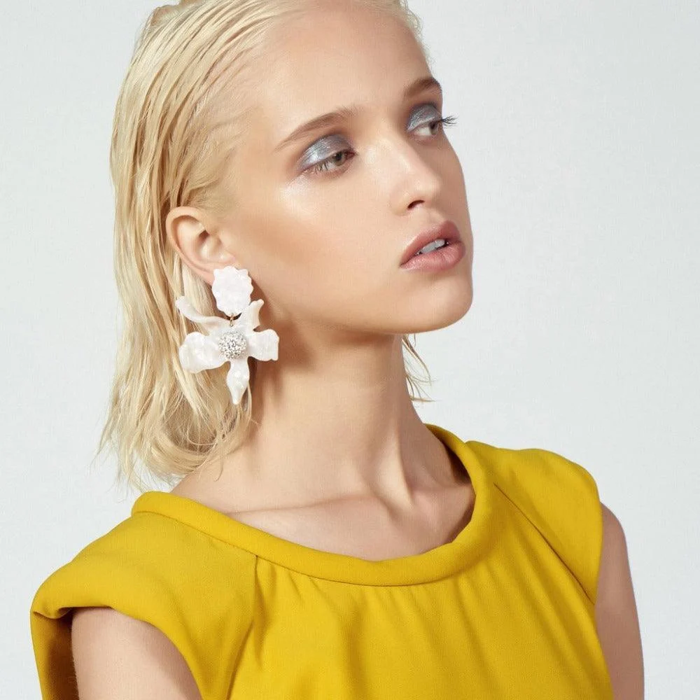 Damien Resin Flower Earrings - Glova