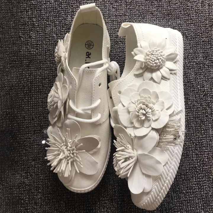 Edwina Floral Applique Casual Sneakers - Glova