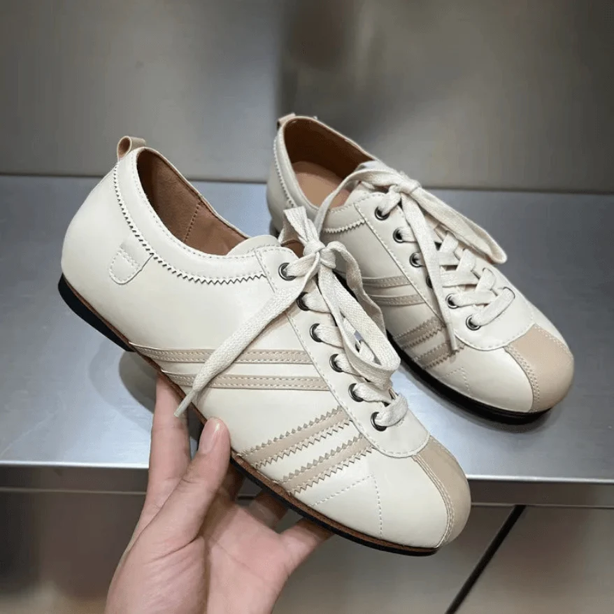 Eline Round Toe Leather Lace-up Flat Sneakers - Glova