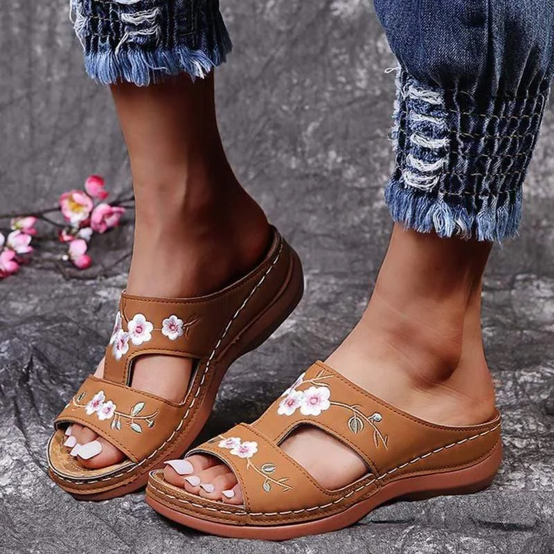 Floral Embroidered Slippers - Glova