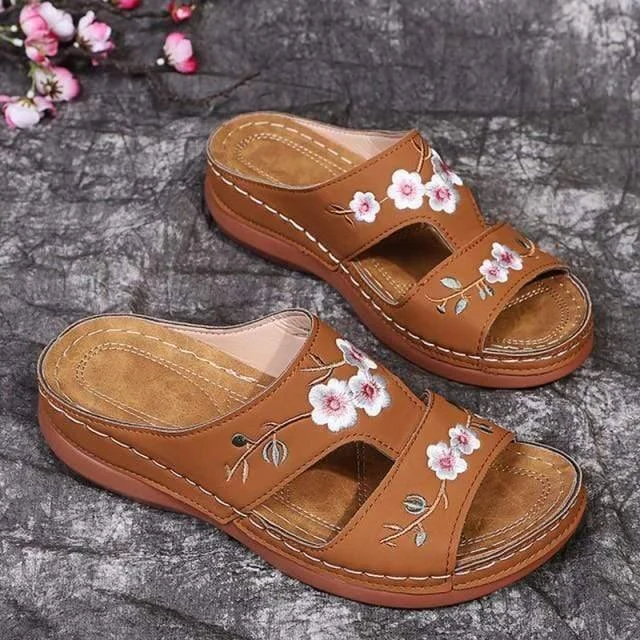 Floral Embroidered Slippers - Glova