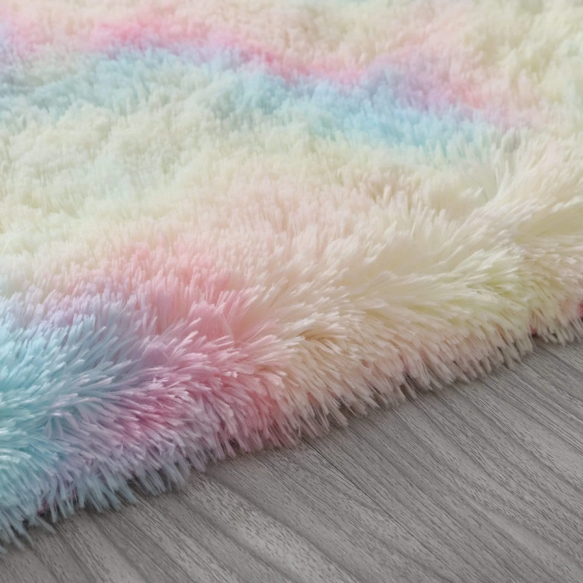 Fluffy Rainbow Carpet - Glova