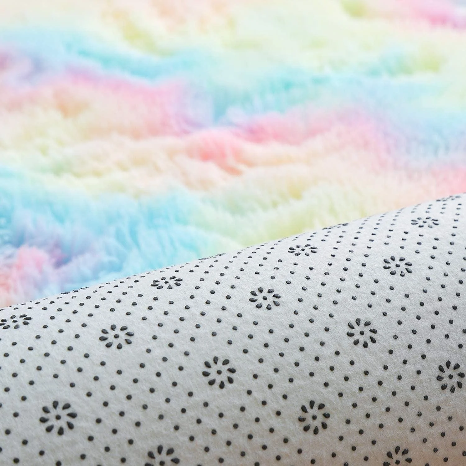 Fluffy Rainbow Carpet - Glova