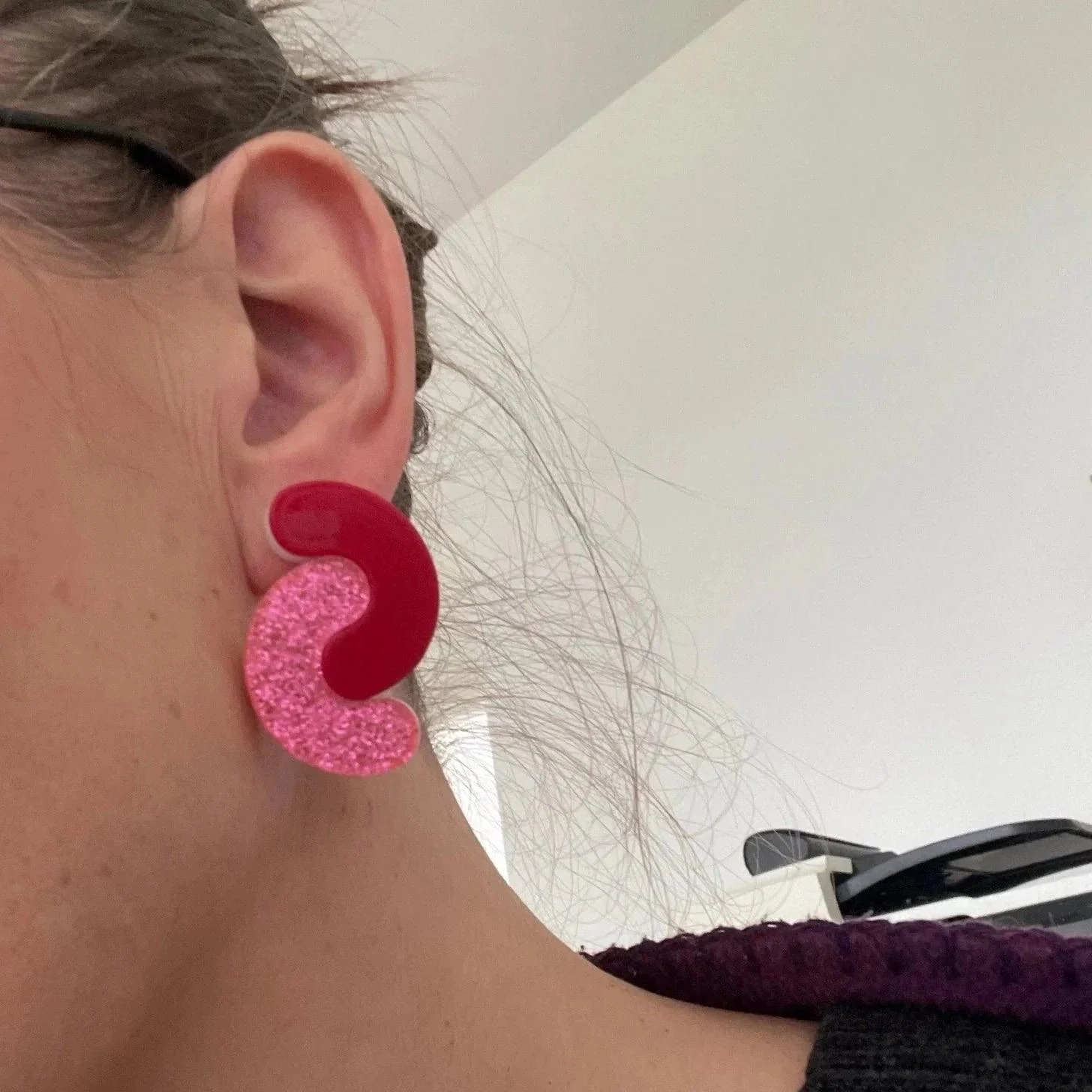 Geometric Red and Glitter Pink Resin Stud Earrings - Glova