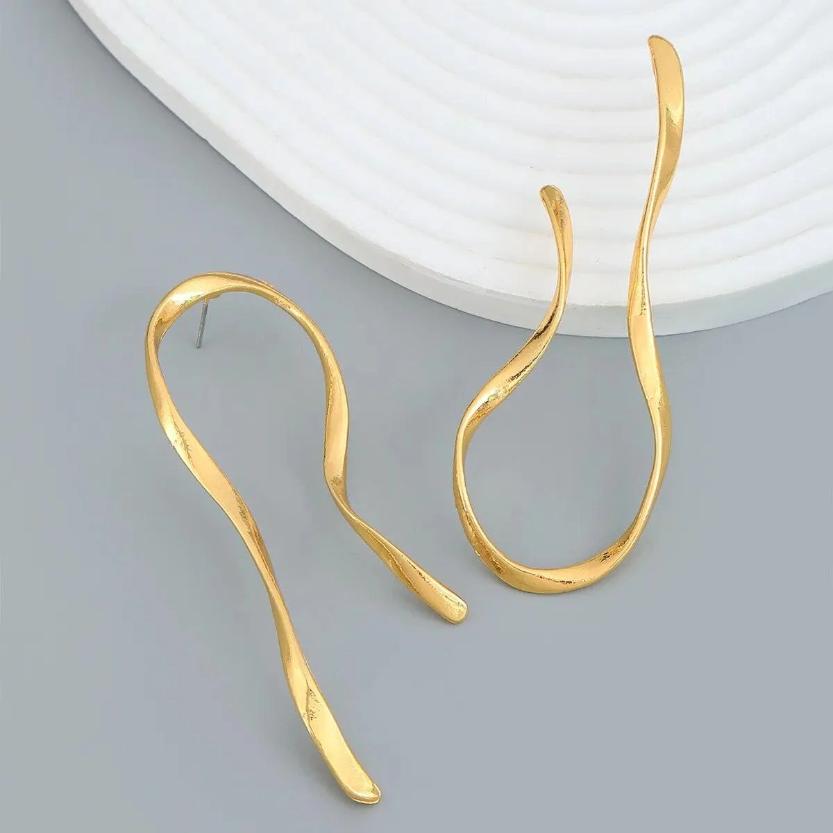 Gina Irregular U-shaped Earrings - Glova