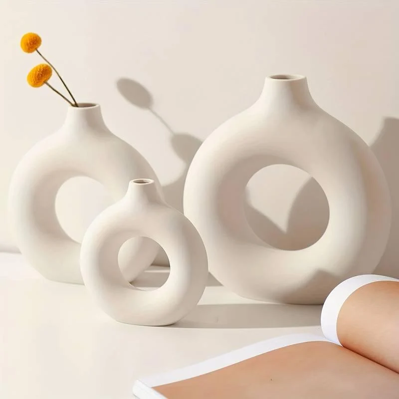 Hollow Minimalistic Ceramic Vase - Glova