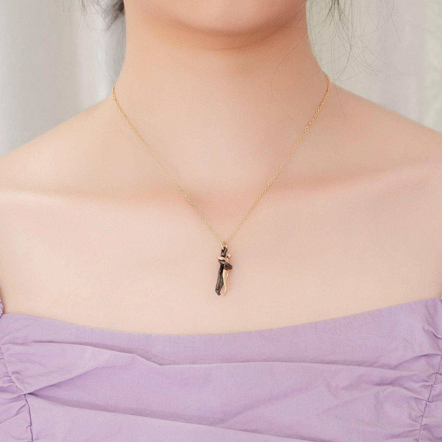 Hug Pendant Necklace - Glova