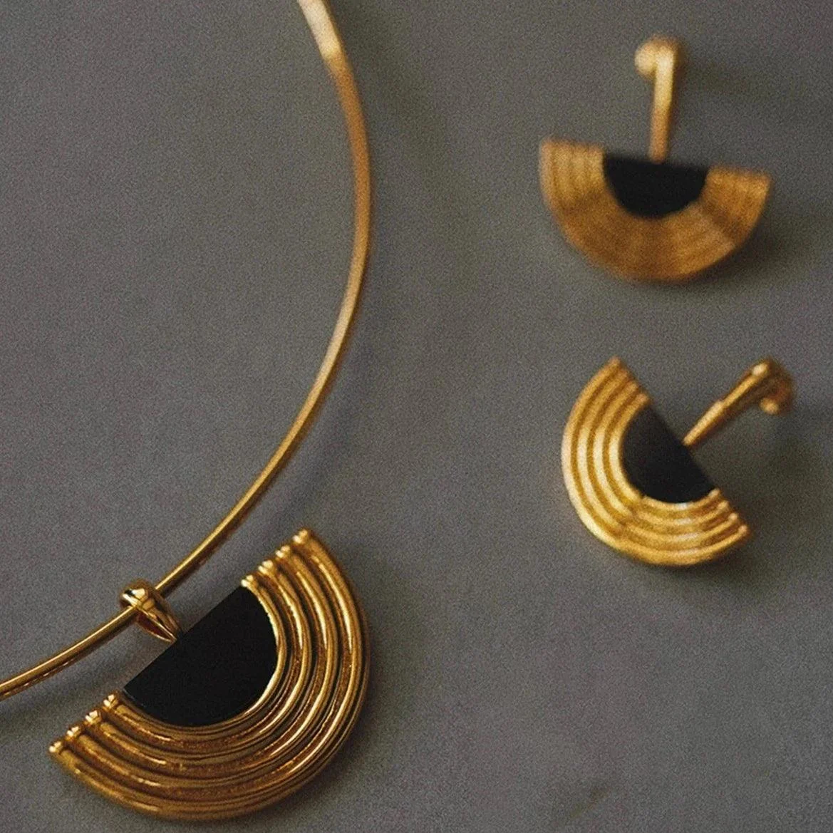 Ismini Gold Fan Geometry Choker Necklace & Earrings - Glova