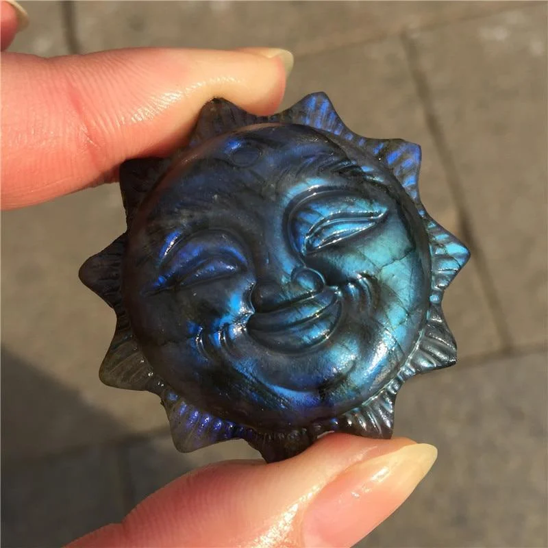 Labradorite Sun Face Carving - Glova