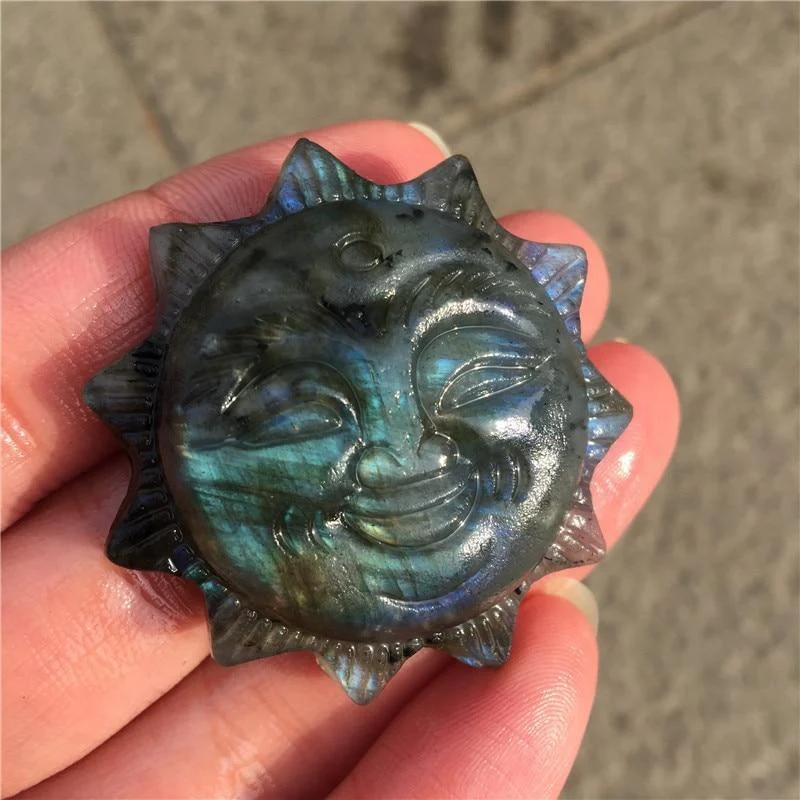 Labradorite Sun Face Carving - Glova