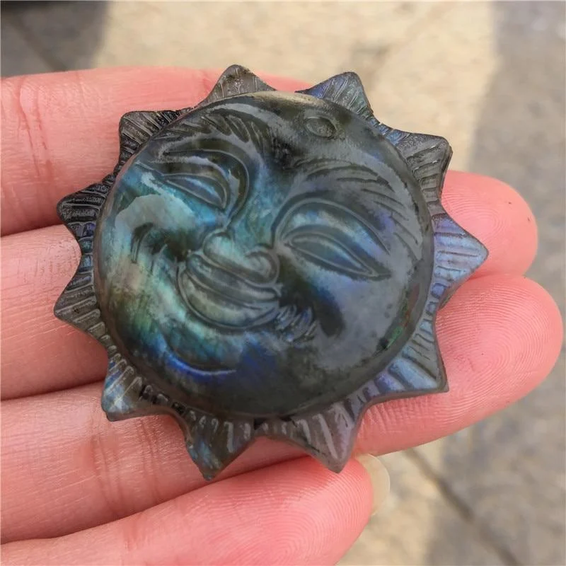 Labradorite Sun Face Carving - Glova