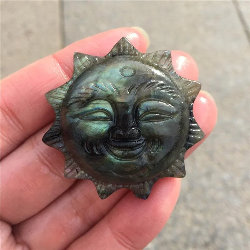 Labradorite Sun Face Carving - Glova