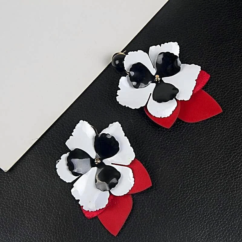 Lilian Big Flower Stud Earrings - 4 Colors - Glova