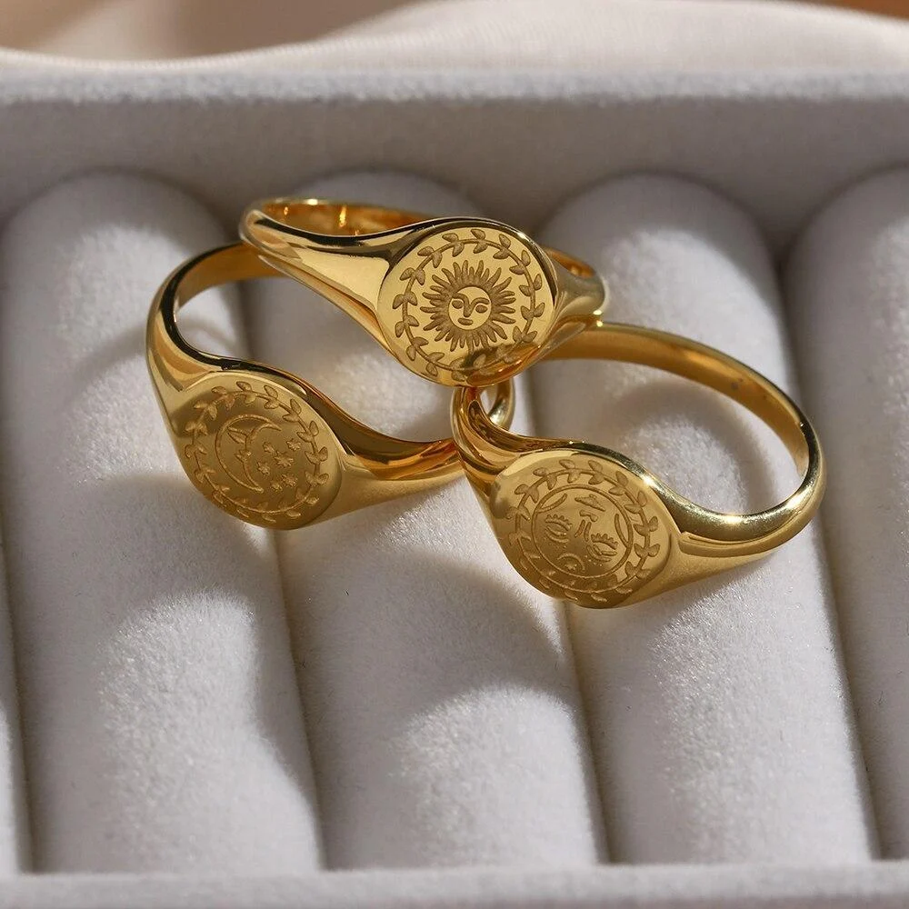 Love By The Moon Signet Ring - Glova