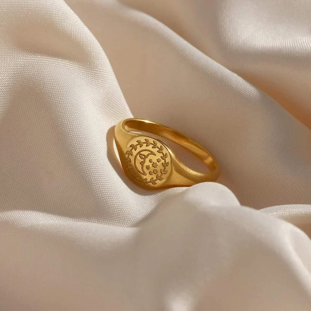 Love By The Moon Signet Ring - Glova