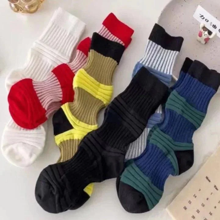 Minimalist Color Contrast Pleated Socks - Glova