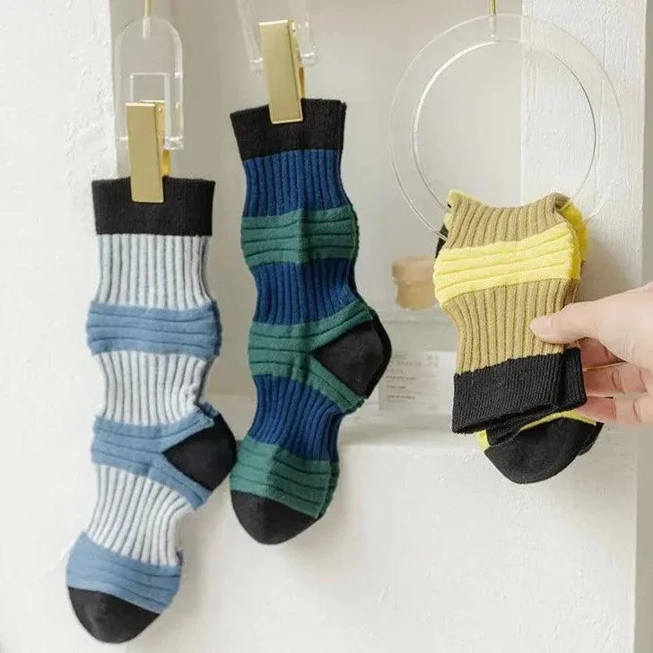 Minimalist Color Contrast Pleated Socks - Glova