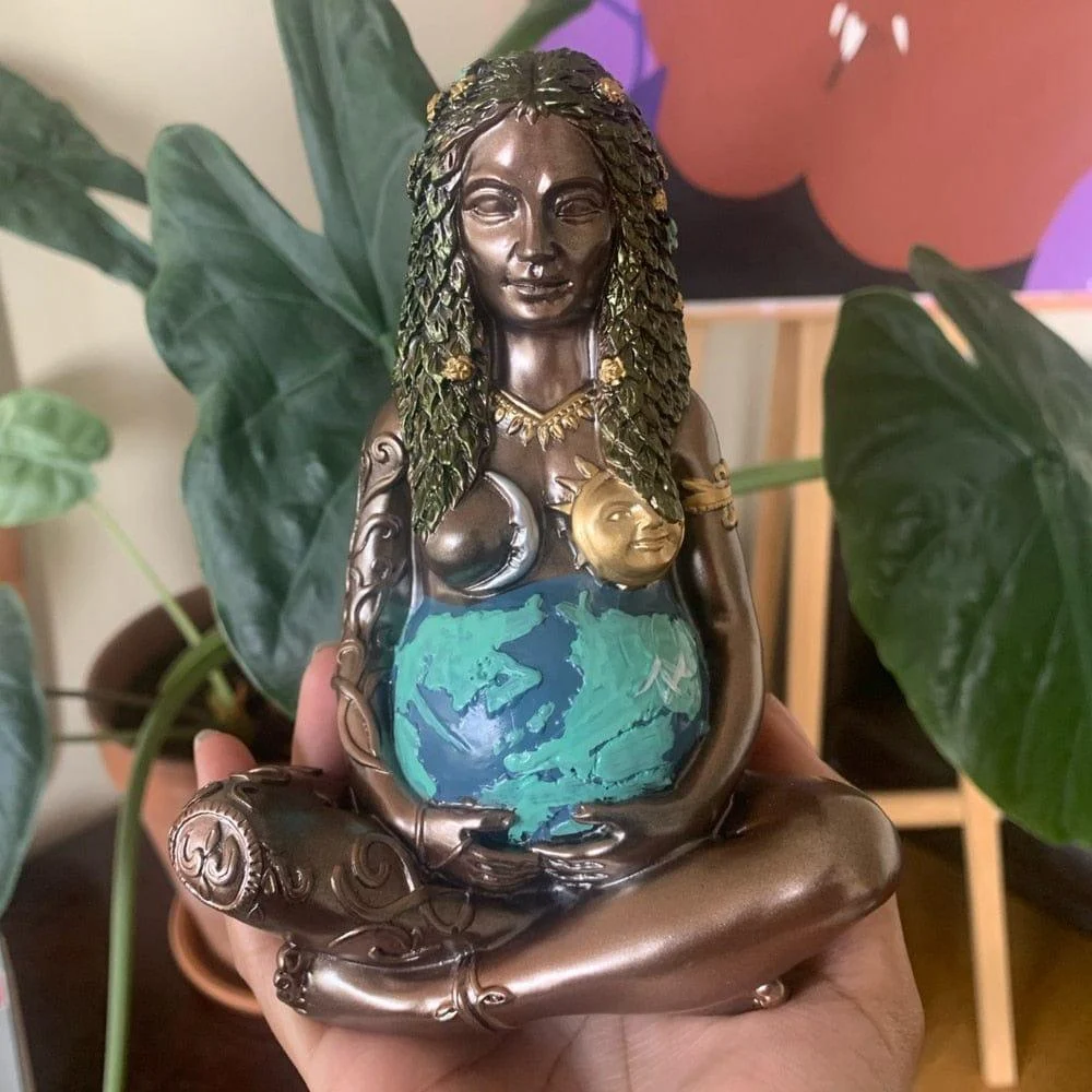 Mother Earth Statue - Glova