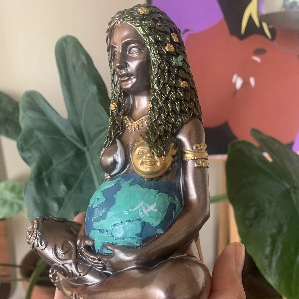 Mother Earth Statue - Glova