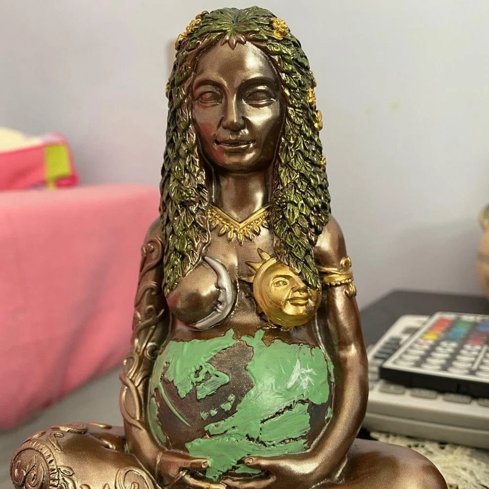 Mother Earth Statue - Glova