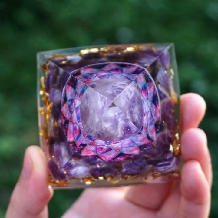 Natural Amethyst Orgonite Pyramid - Glova