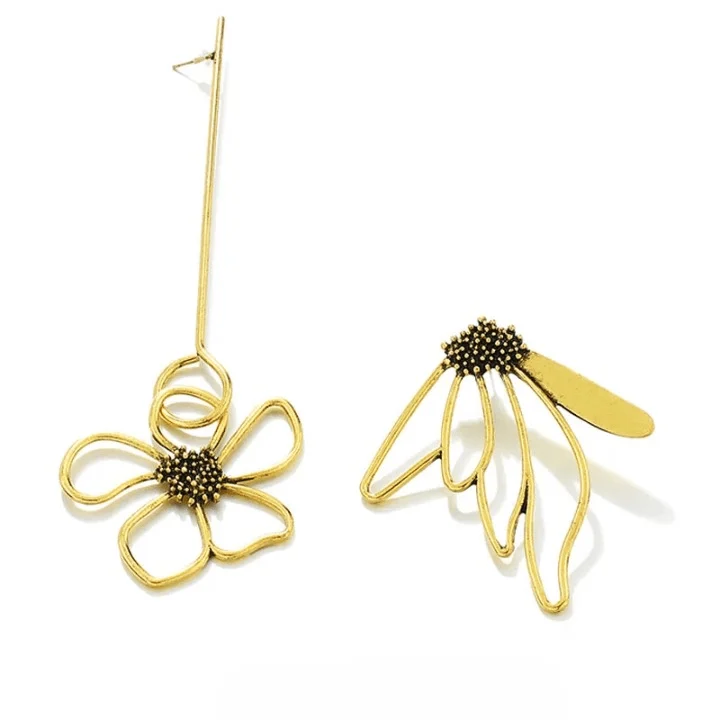 Owen Asymmetric Flower Drop Earrings - Glova