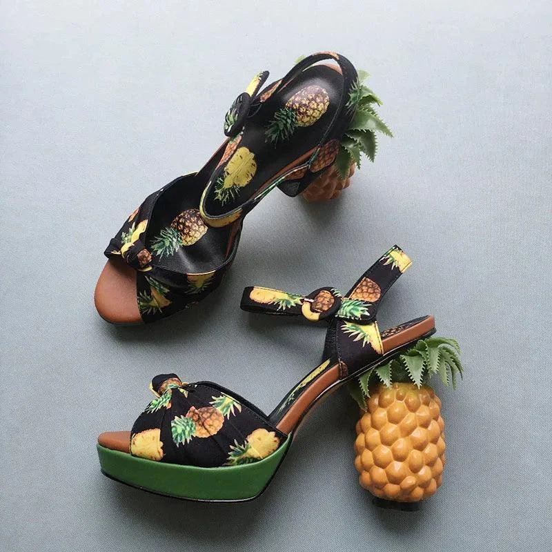 Pineapple Buckle Strap Printed Peep-Toe Platform Shoes - Glova