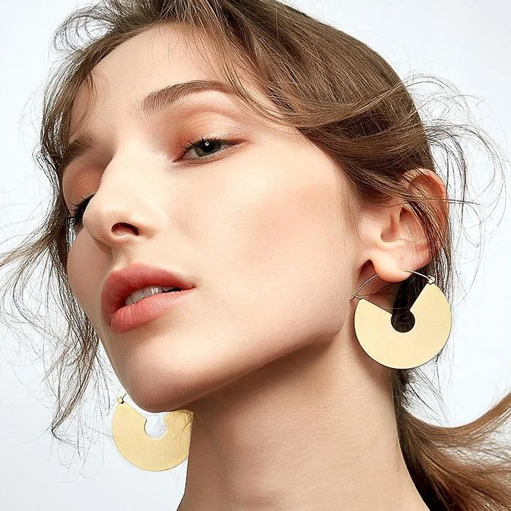 Sami Matte Disk Brass Hoop Earrings - Glova