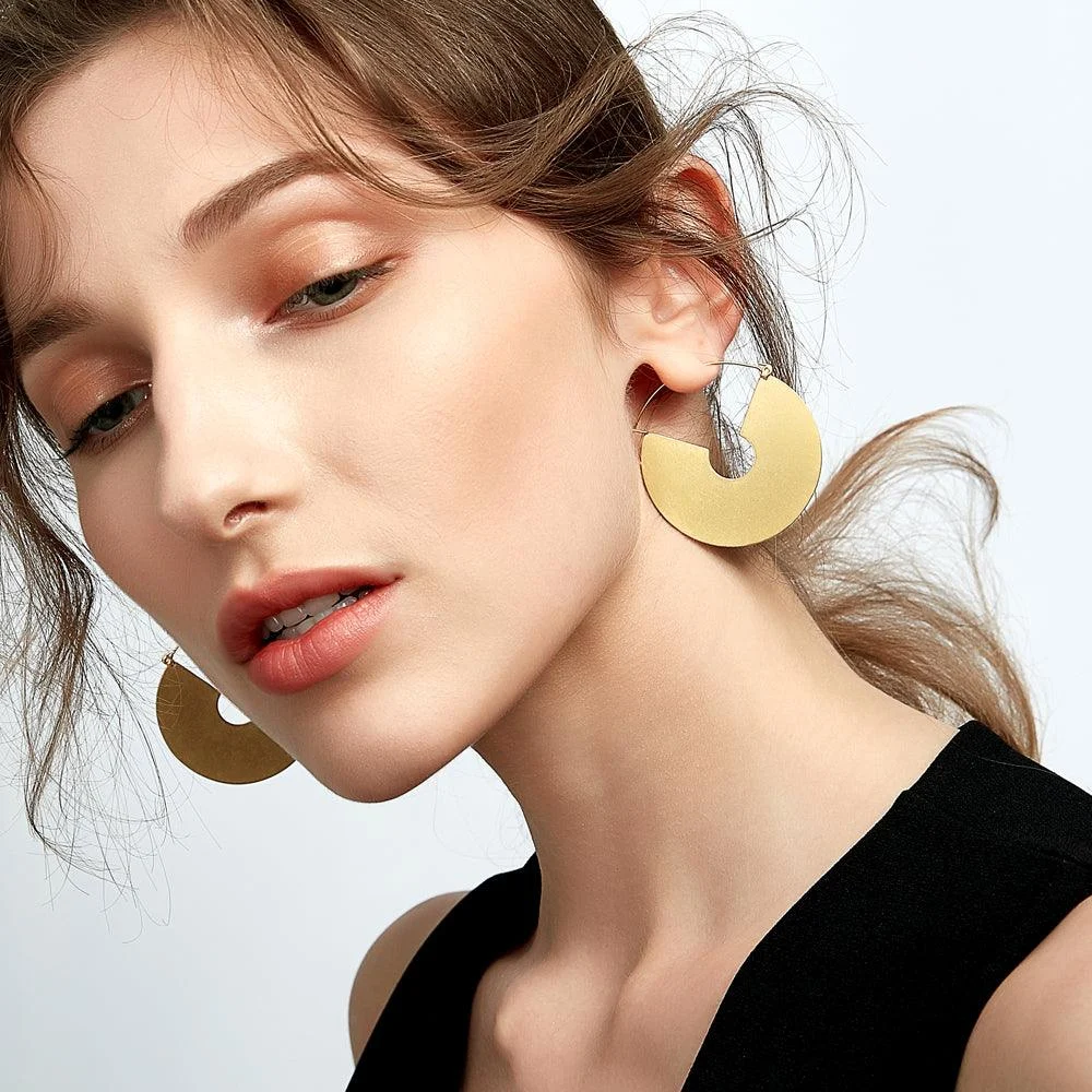 Sami Matte Disk Brass Hoop Earrings - Glova