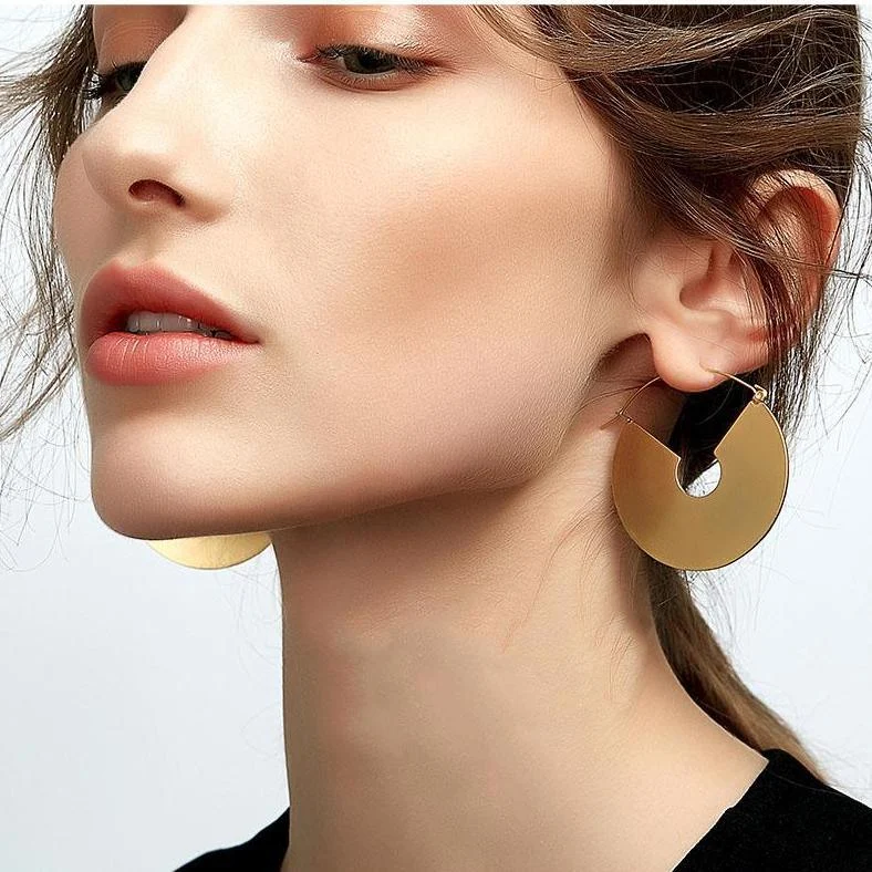 Sami Matte Disk Brass Hoop Earrings - Glova