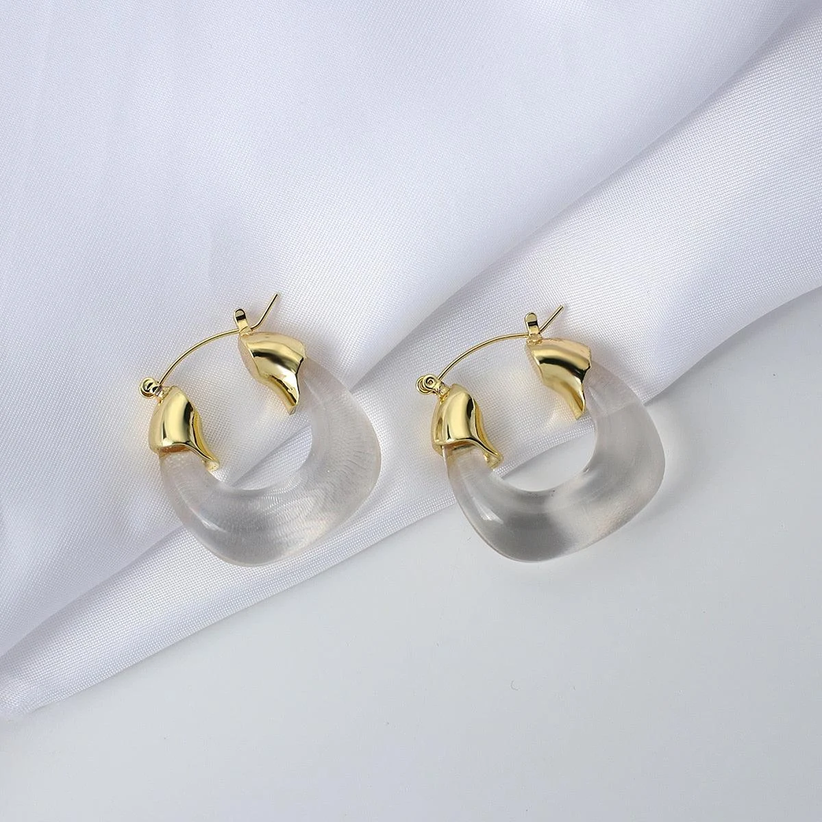 Sera Clear Resin Hoop Earrings - Glova