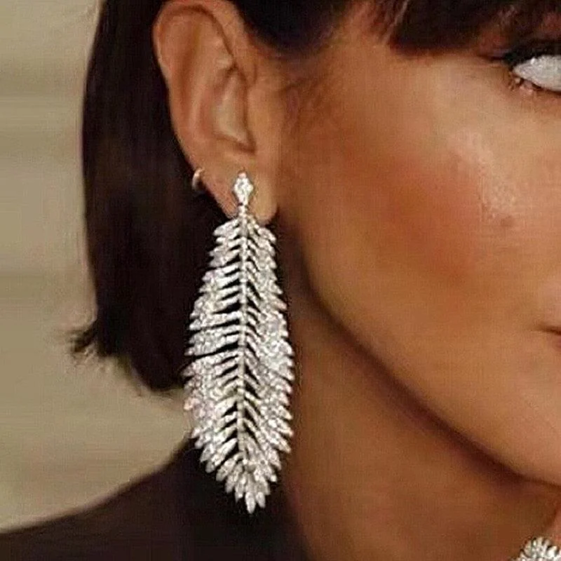 Signe Crystal Feather Earrings - Glova