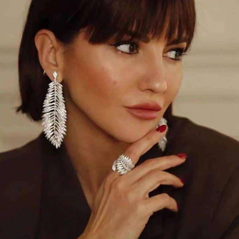 Signe Crystal Feather Earrings - Glova