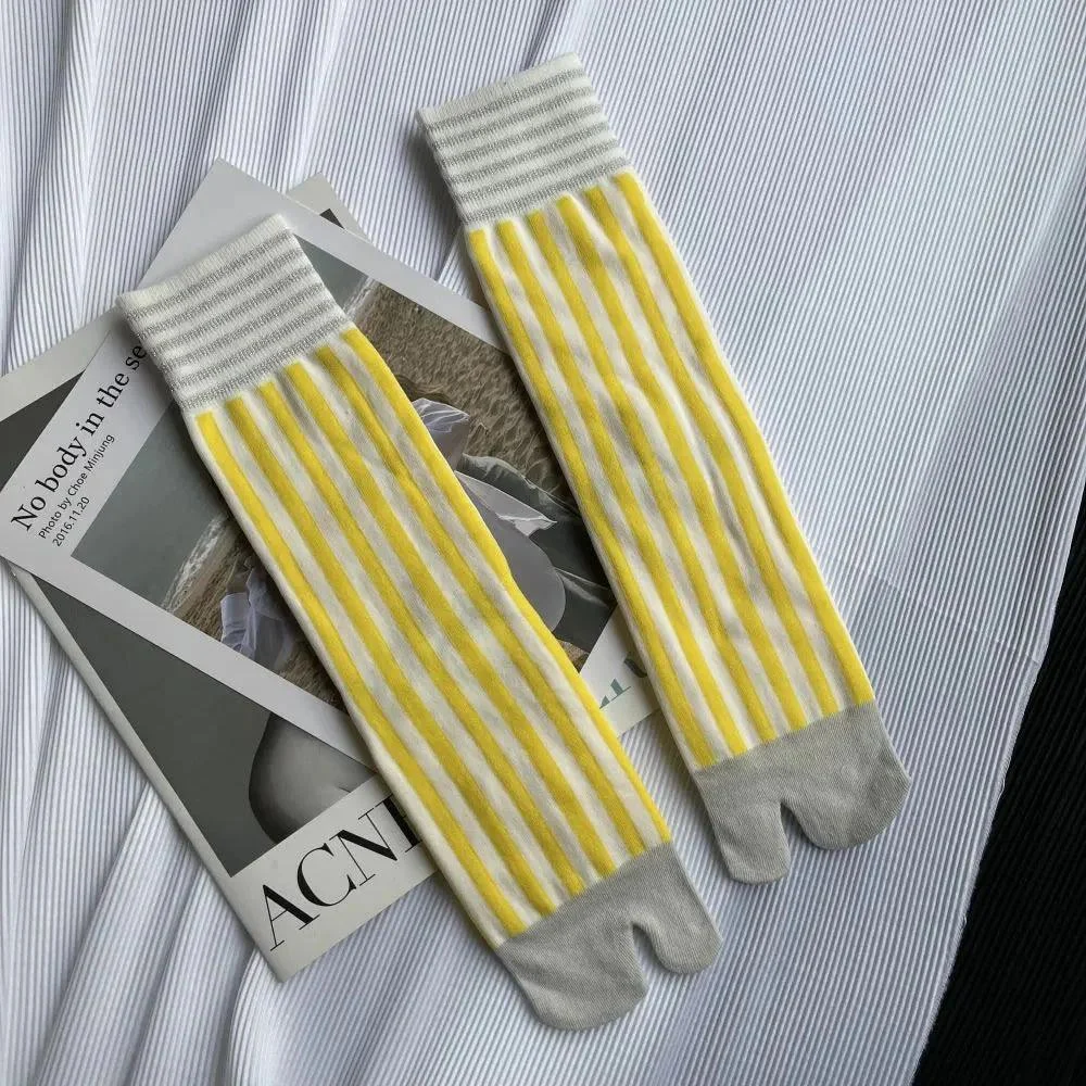 Striped Split Toes Ankle Socks - Glova