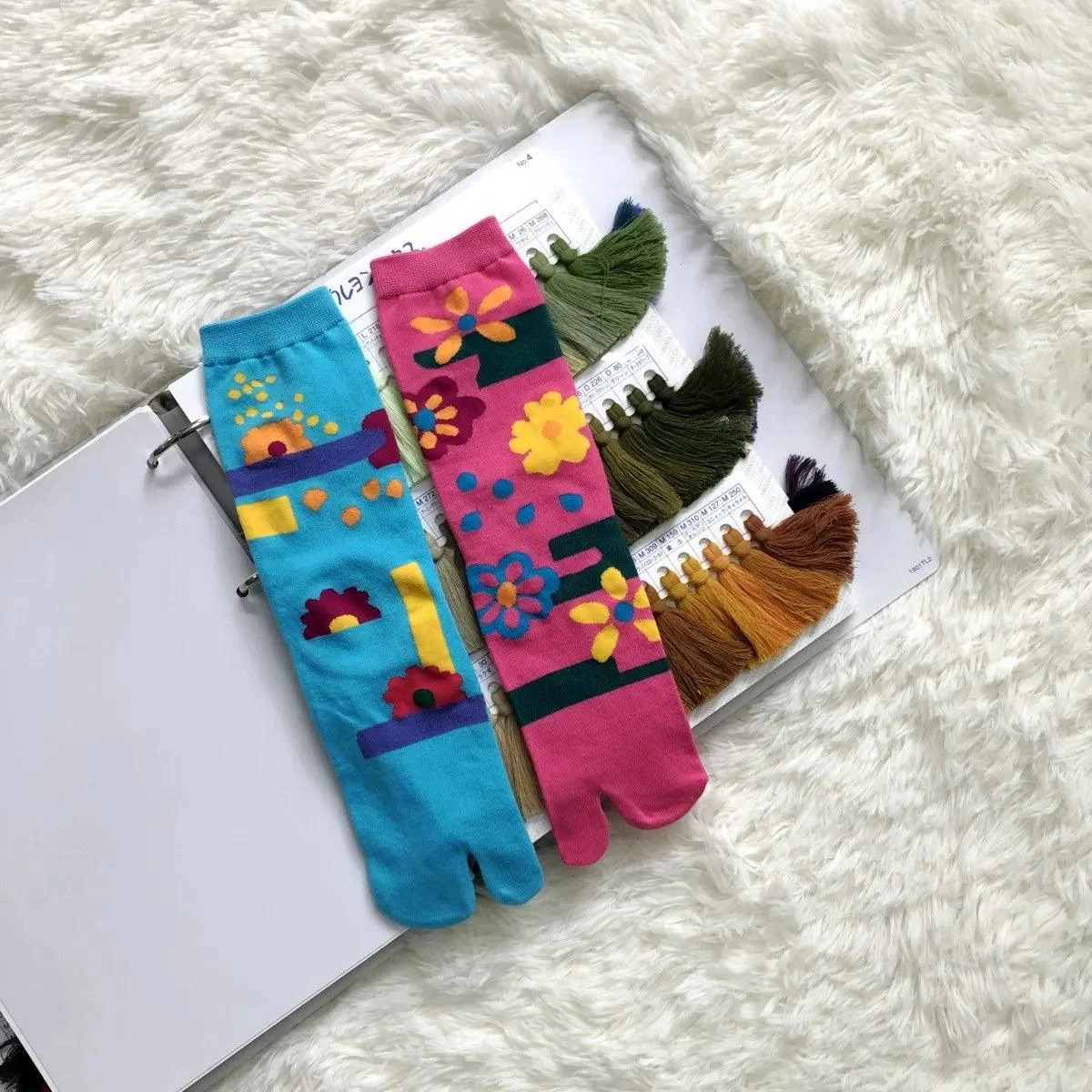 Vintage Harajuku Prints Cotton Split Toe Socks - Glova