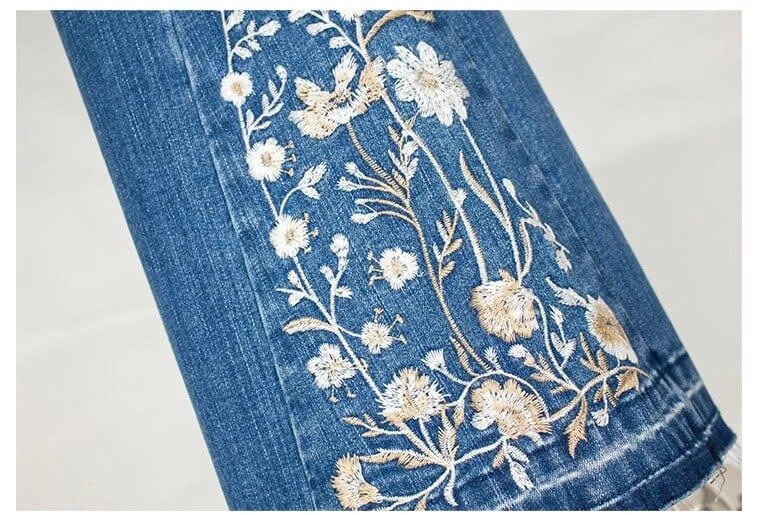 Yasmin Embroidered Flared Jeans - Glova