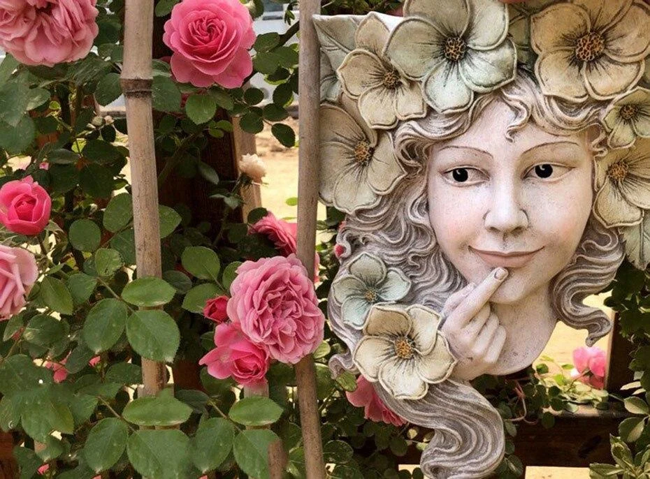 The Flower Goddess Wall Pot - Glova